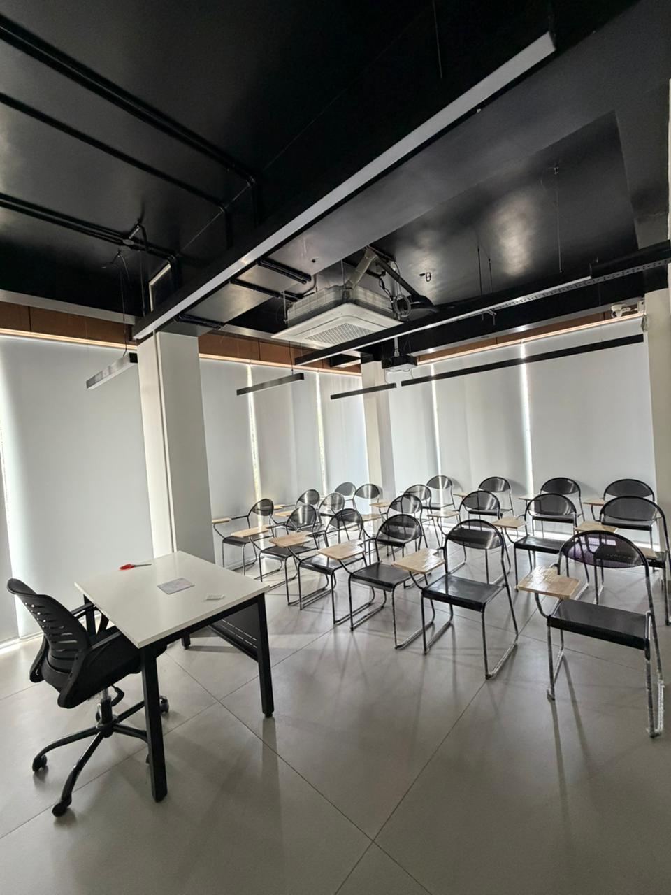 BIM training classroom in Thrissur with student chair-desks and projector setup