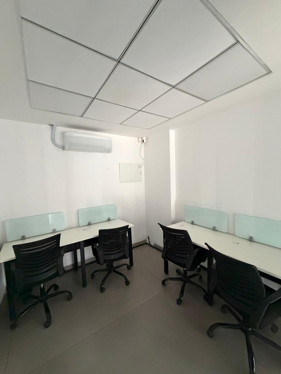 BIM workstation room in Thrissur centre with individual desks and chairs