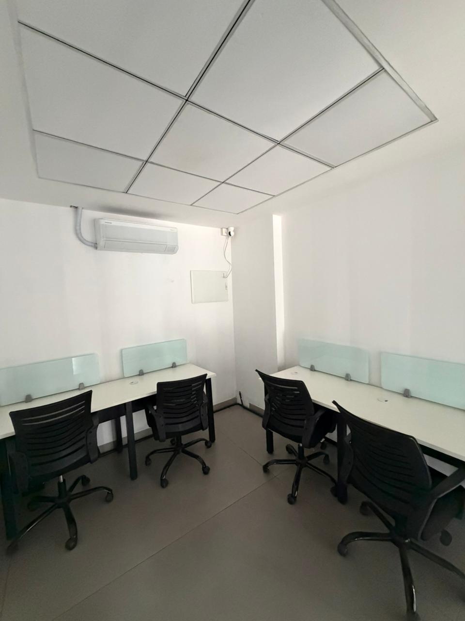 Practice cabin at BIM Cafe Thrissur with project workstations